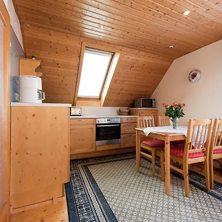 Einladende Mit Aussenpool