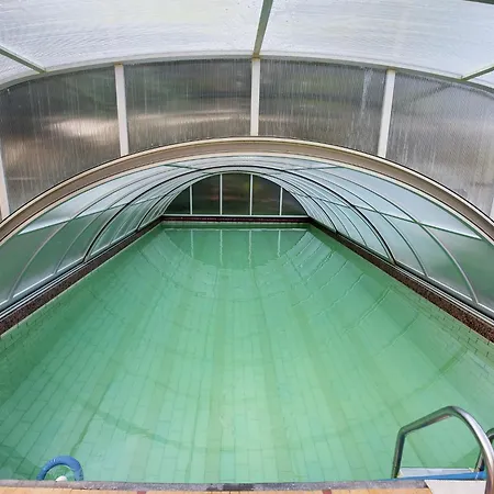 Vakantiehuis Einladende Mit Aussenpool